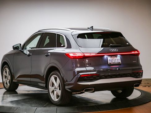 Certified 2025 Audi Q5 Prestige AWD/4WD image 2