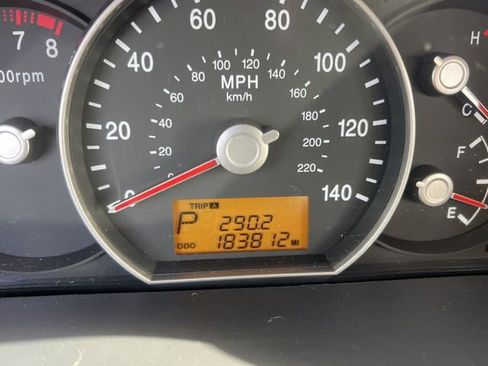 Used 2008 Kia Rondo EX w/ Premium Pkg image 12