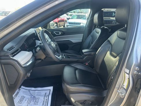 Used 2024 Jeep Compass Limited image 16