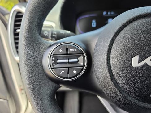Certified 2025 Kia Soul LX w/ LX Technology Package FWD image 20