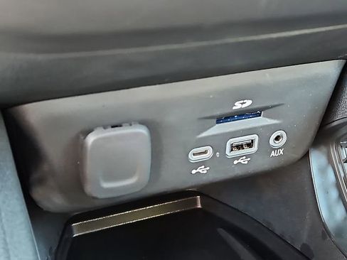 Used 2022 Chevrolet TrailBlazer RS w/ Technology Package image 37