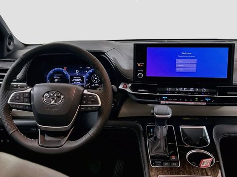 New 2026 Toyota Sienna Limited FWD image 21