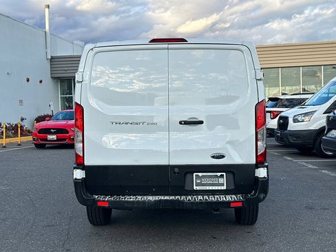 Used 2019 Ford Transit 250 130 Low Roof image 9