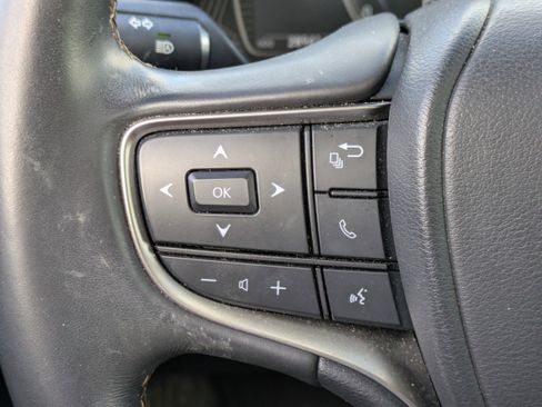 Used 2022 Lexus UX 200 w/ Accessory Package (Z1) FWD image 22