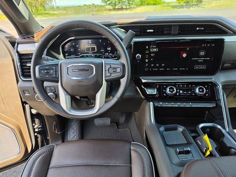 Used 2024 GMC Sierra 3500 Denali w/ Denali Reserve Package AWD/4WD image 14