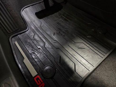 Used 2023 GMC Acadia SLE w/ Driver Convenience Package image 17