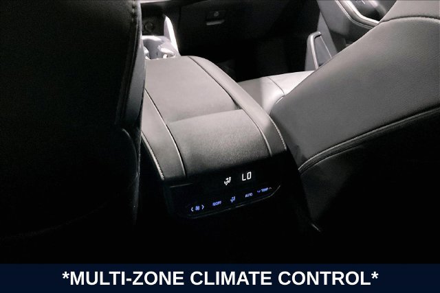 Used 2020 Toyota Highlander XLE AWD/4WD image 13