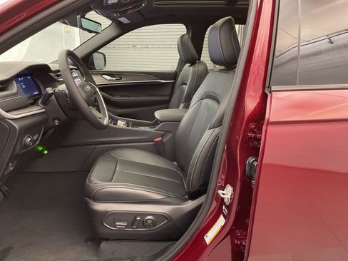 New 2025 Jeep Grand Cherokee Limited w/ Luxury Tech Group II RWD image 17