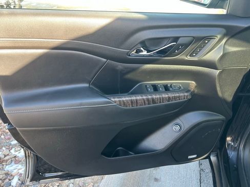 Used 2023 GMC Acadia Denali image 15