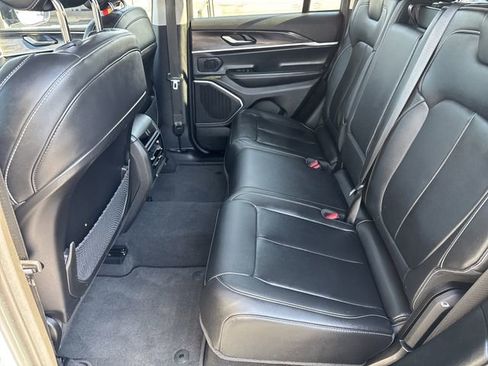 Used 2022 Jeep Grand Cherokee Limited image 5