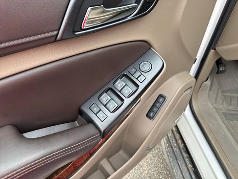 Used 2018 Chevrolet Tahoe LT image 13