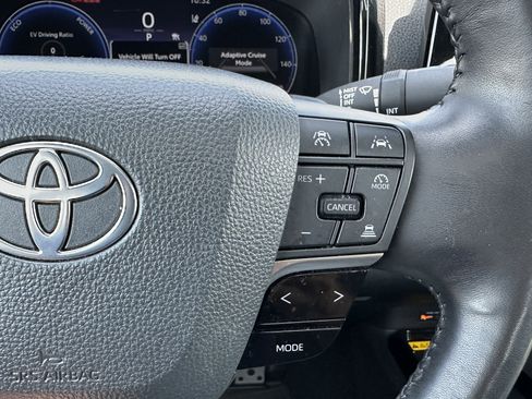 Used 2025 Toyota Camry XSE image 28