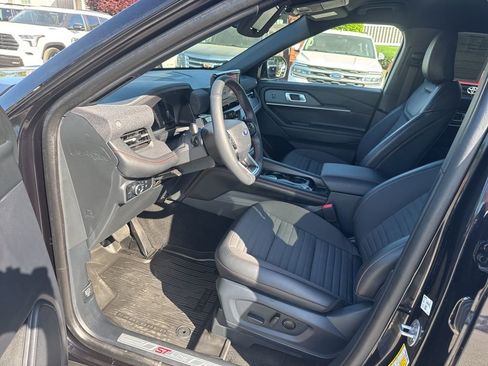 Used 2025 Ford Explorer ST-Line w/ ST-Line Street Pack image 10