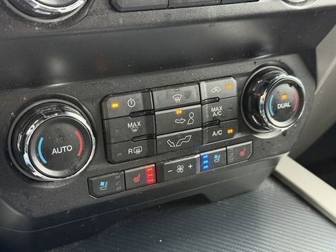 Used 2020 Ford F150 Lariat image 31