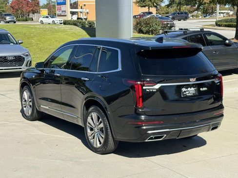 Used 2025 Cadillac XT6 Premium Luxury image 12