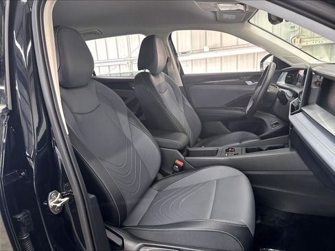 Used 2026 Volkswagen Tiguan SE FWD image 31