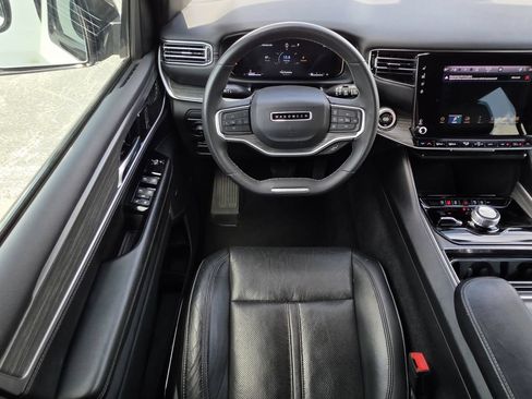Used 2023 Jeep Wagoneer L Series II AWD/4WD image 20