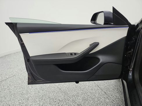 Used 2025 Tesla Model 3 RWD image 11