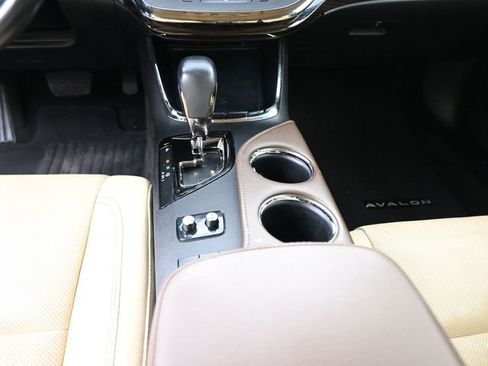 Used 2013 Toyota Avalon Limited image 19