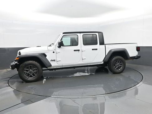 Used 2025 Jeep Gladiator Sport image 5