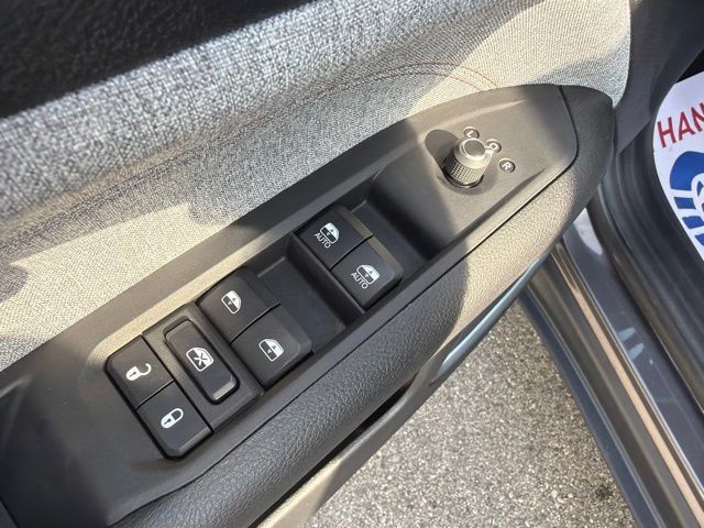 Used 2024 Jeep Compass Latitude AWD/4WD image 17