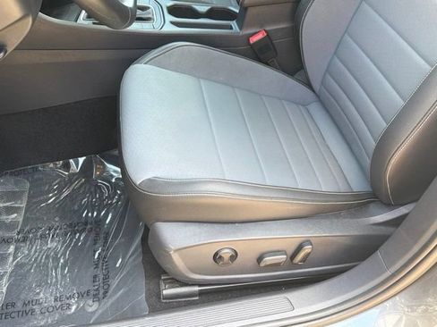 Used 2025 Volkswagen Jetta SE FWD image 18