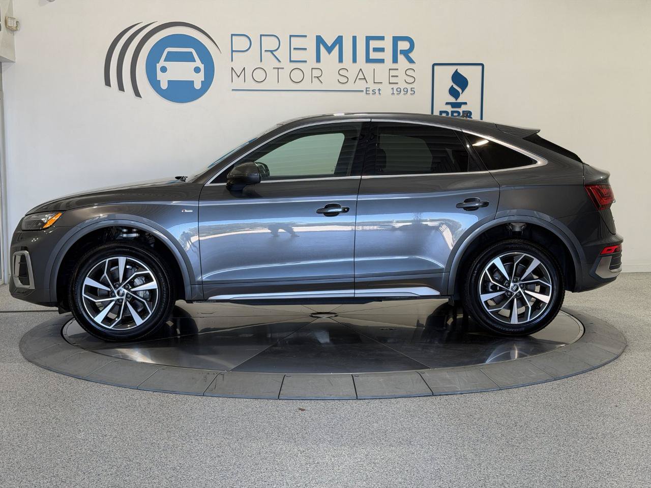 Used 2022 Audi Q5 2.0T Premium Plus w/ Premium Plus Package AWD/4WD image 2