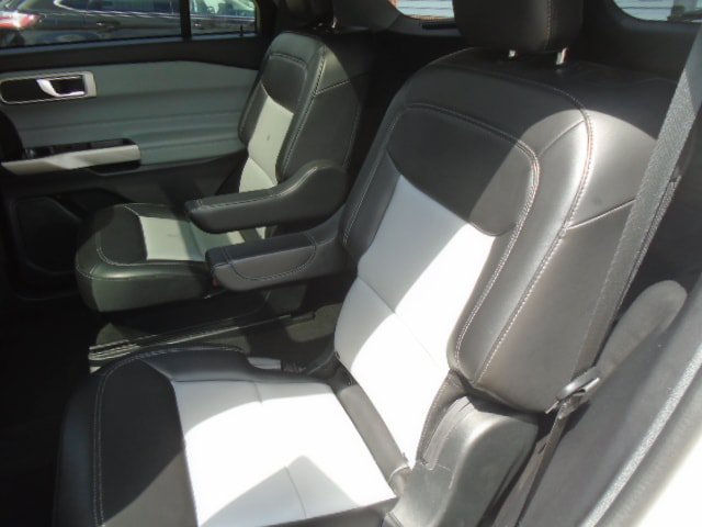 Used 2023 Ford Explorer XLT w/ Equipment Group 202A AWD/4WD image 3