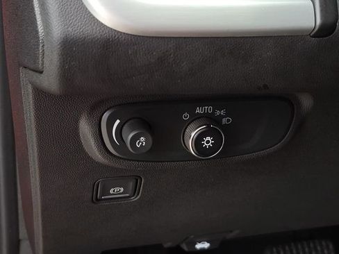 Used 2022 GMC Terrain SLE image 19