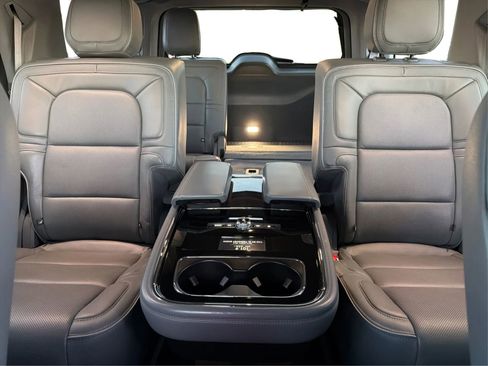 Used 2018 Lincoln Navigator Reserve w/ Technology Package image 15