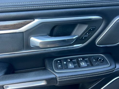 Used 2019 RAM 1500 Laramie AWD/4WD image 12
