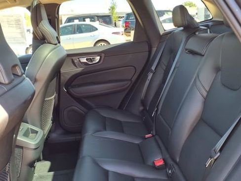 Used 2025 Volvo XC60 B5 Core image 17