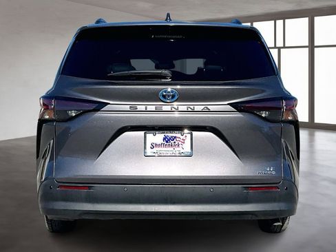Used 2024 Toyota Sienna XLE image 5