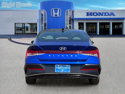 Used 2025 Hyundai Elantra SEL FWD image 10