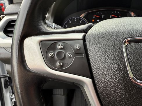 Used 2018 GMC Acadia SLT image 17