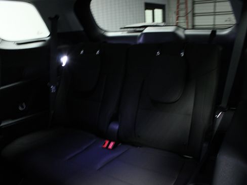 Used 2023 Ford Explorer XLT image 14