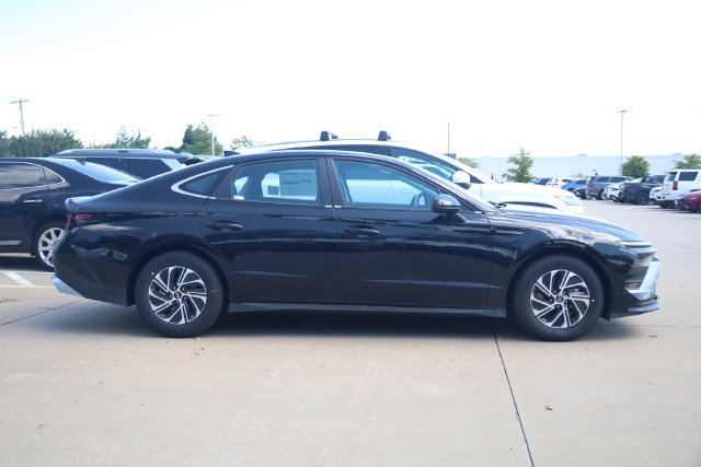New 2026 Hyundai Sonata Blue FWD image 4