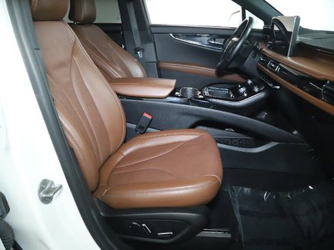 Certified 2023 Lincoln Nautilus Reserve image 35