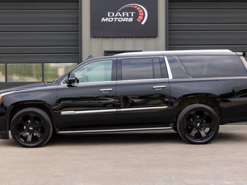 Used 2016 Cadillac Escalade ESV Premium AWD/4WD image 4