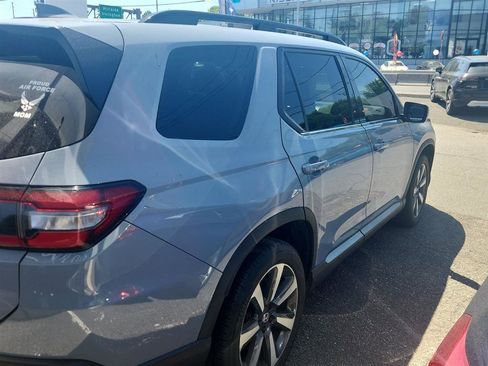Used 2023 Honda Pilot Elite image 3