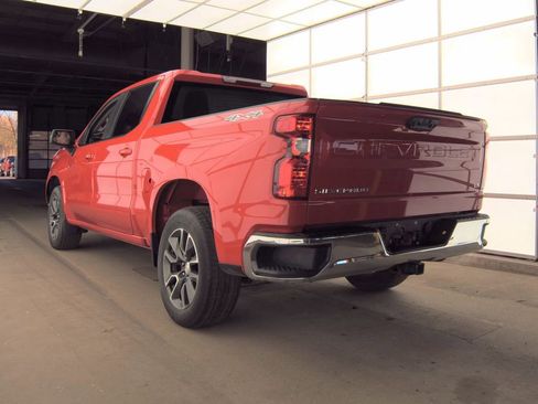 Used 2023 Chevrolet Silverado 1500 LT AWD/4WD image 4