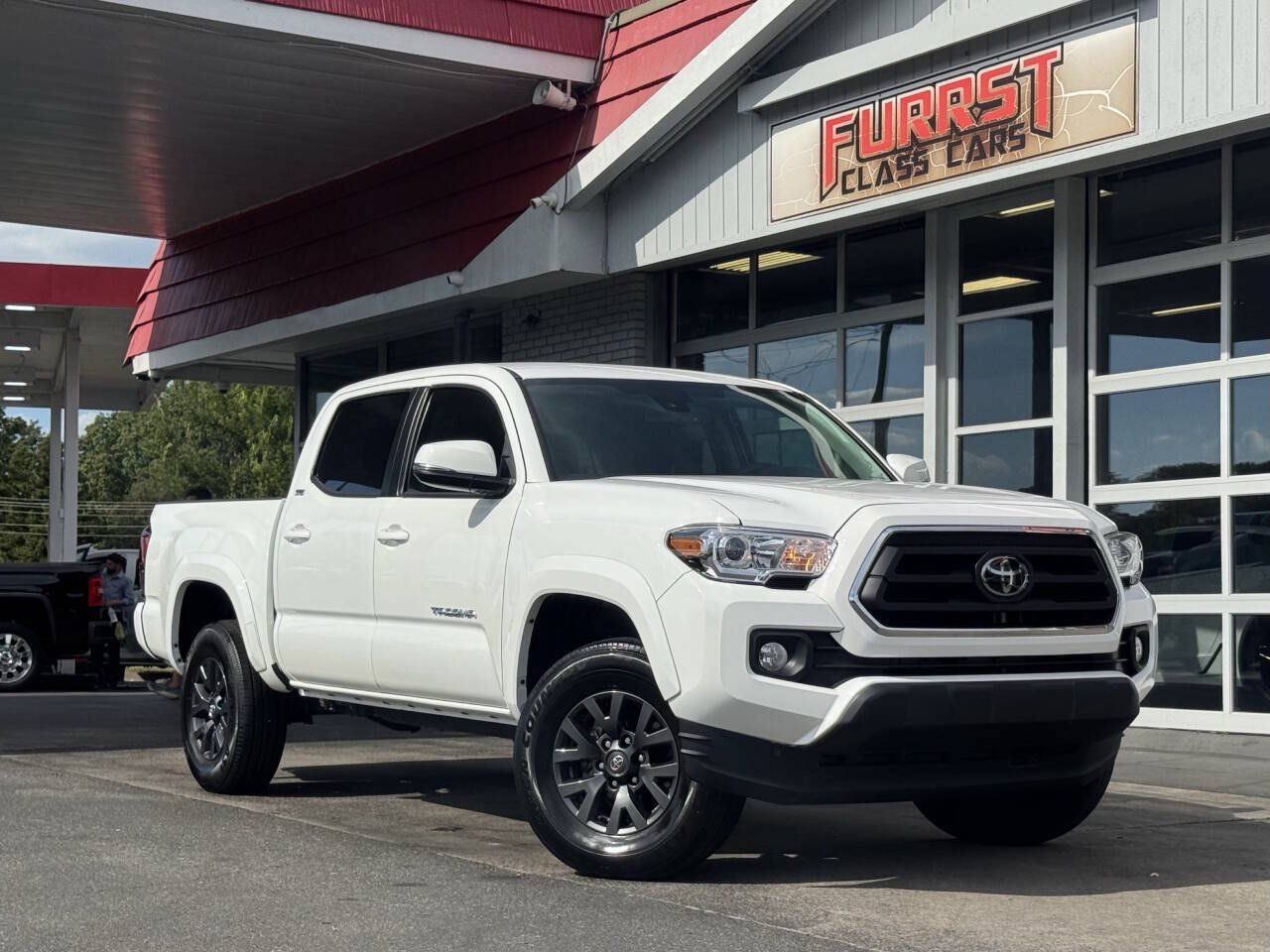 Used 2022 Toyota Tacoma SR5 w/ Technology Package RWD image 1