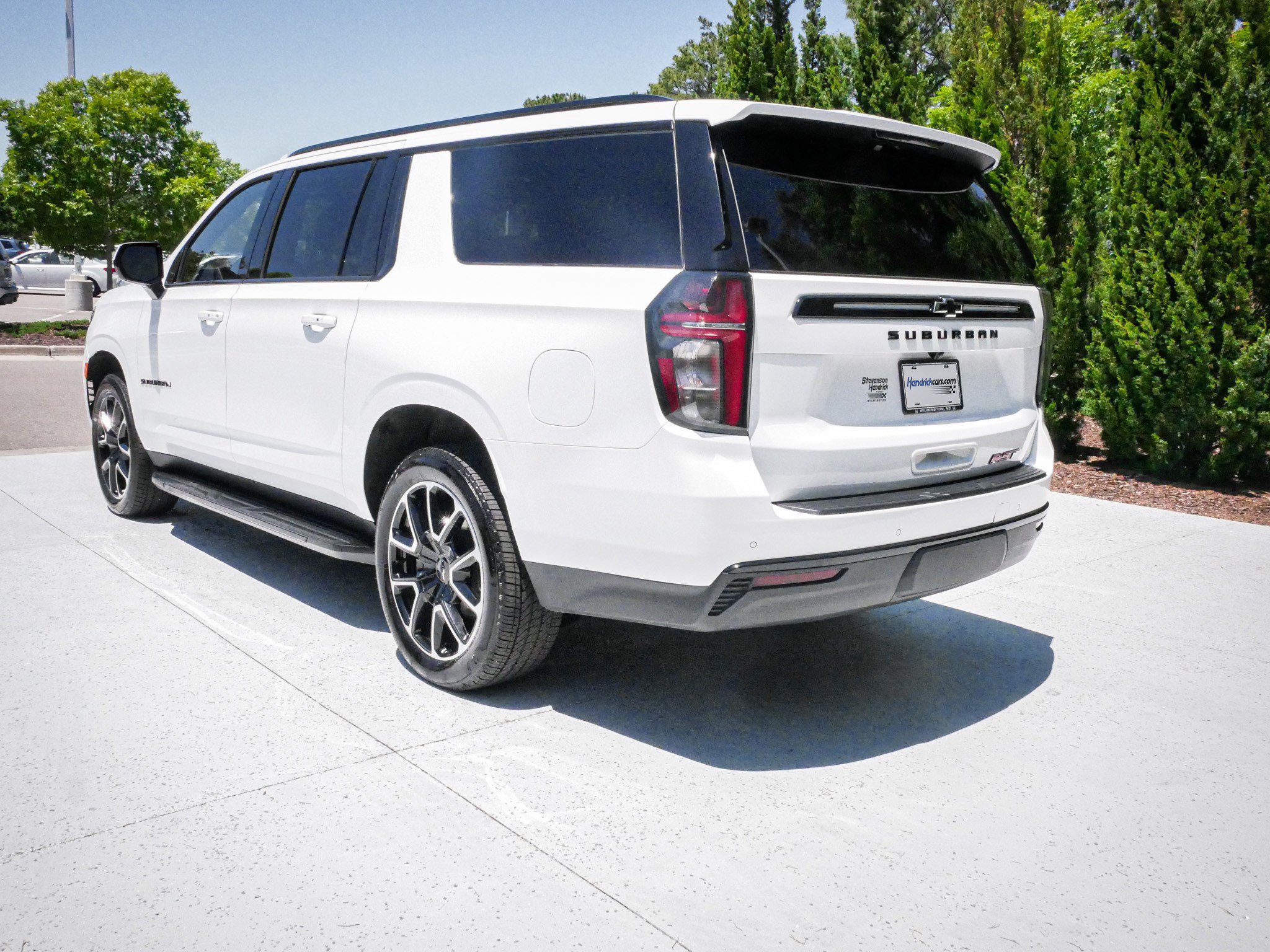 Used 2024 Chevrolet Suburban RST RWD image 8