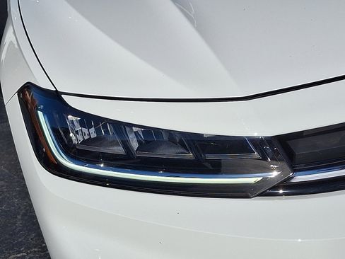 Certified 2025 Volkswagen Jetta Sport image 9