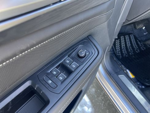 Certified 2025 Volkswagen Atlas Cross Sport SE w/ Panoramic Sunroof Package image 14