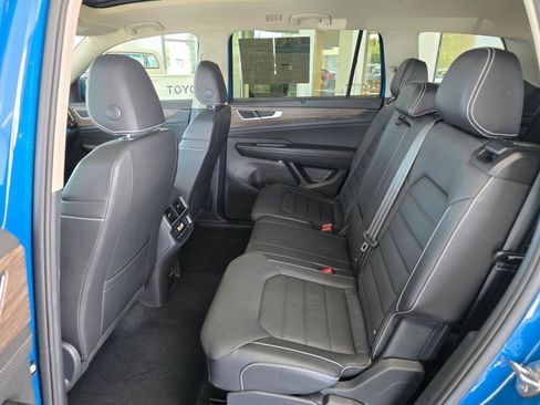Used 2025 Volkswagen Atlas SEL AWD/4WD image 35