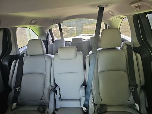 Used 2018 Honda Odyssey EX-L image 18