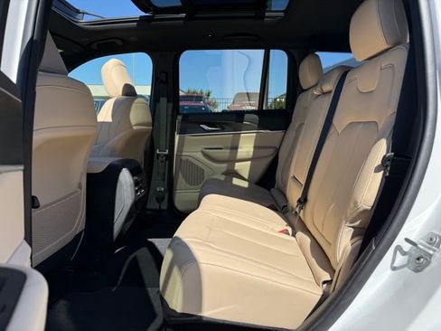 New 2025 Jeep Grand Cherokee Limited image 38
