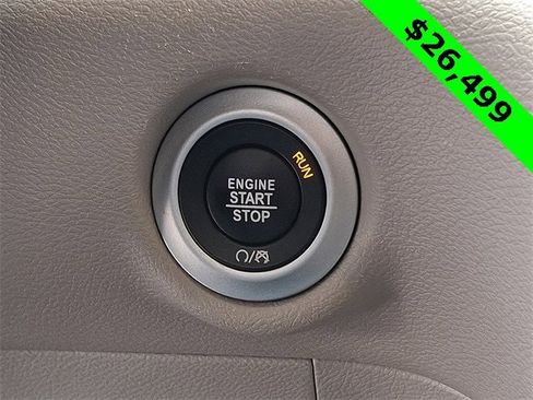 Certified 2024 Chrysler Pacifica Touring-L image 28