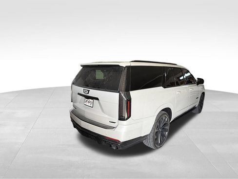 Used 2025 Cadillac Escalade ESV V AWD/4WD image 4